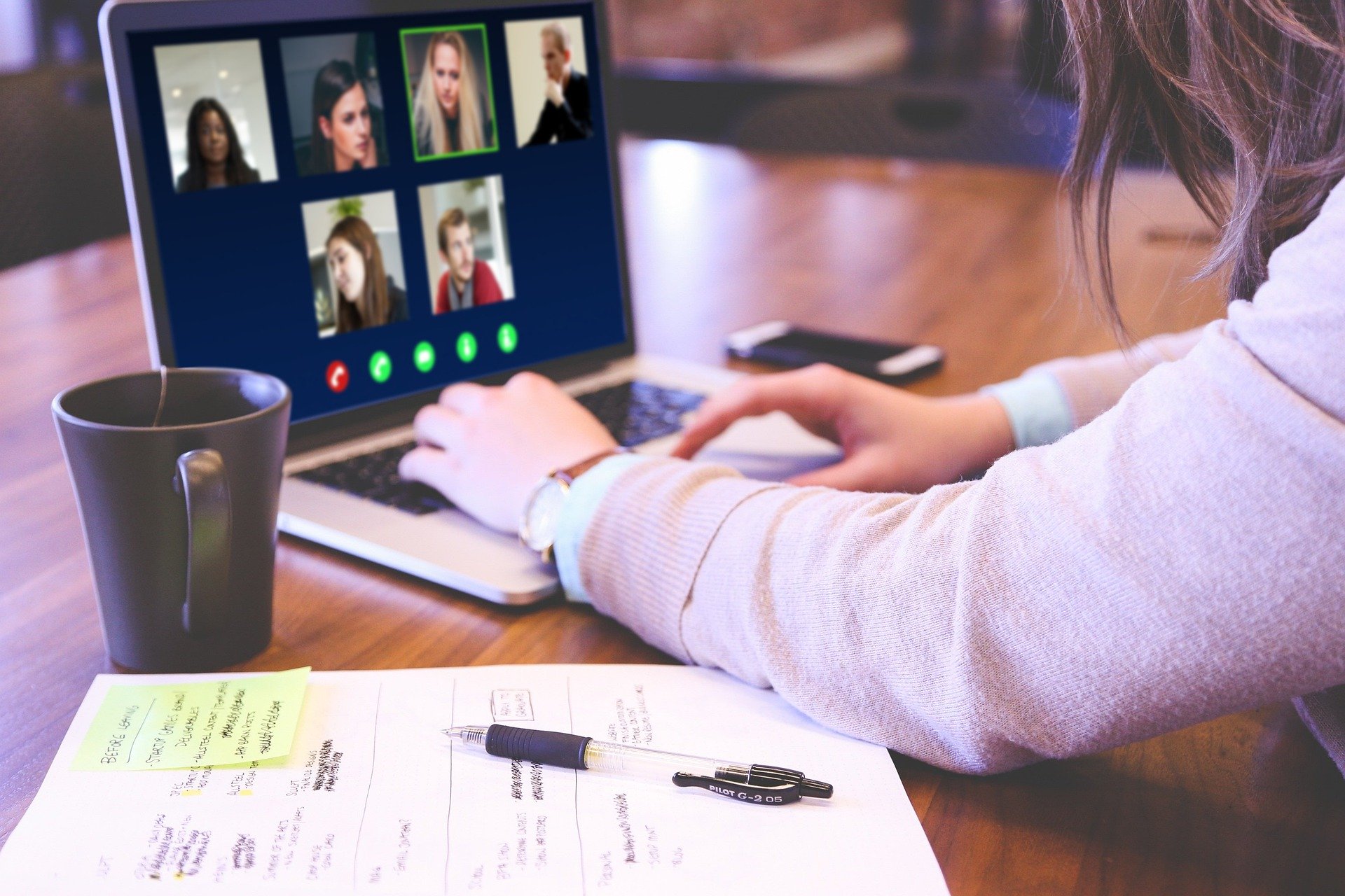 Video Conferencing:  Sprechverhalten und Körpersprache in Online-Meeting und -Präsentation